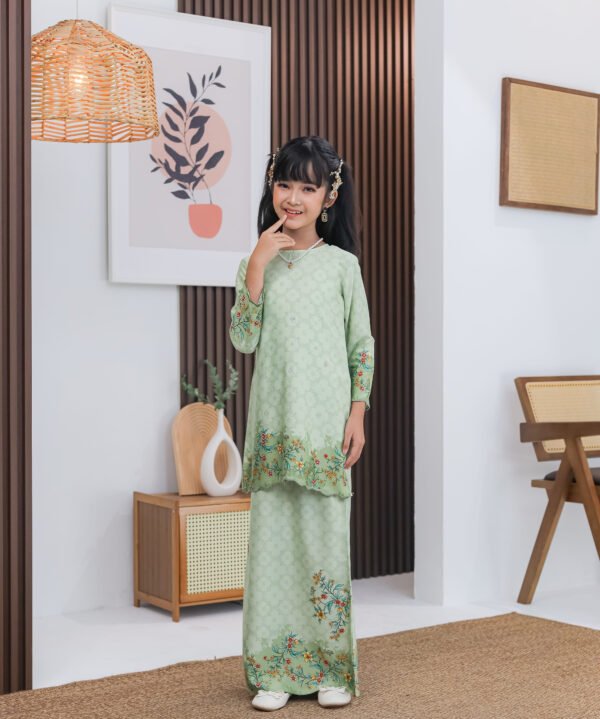 SET FAMILY KURUNG SURI SAGE GREEN - Image 4