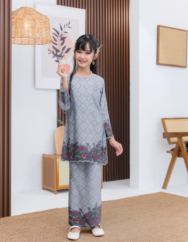 SET FAMILY KURUNG SURI GREY - Image 3